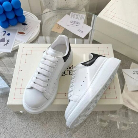 Alexander McQueen White Leather Sporty-Chic Trainers - Picture 2 of 6